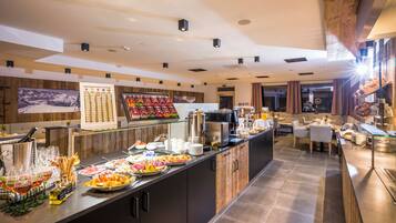 TĂ€gliches inbegriffenes FrĂŒhstĂŒcksbuffet