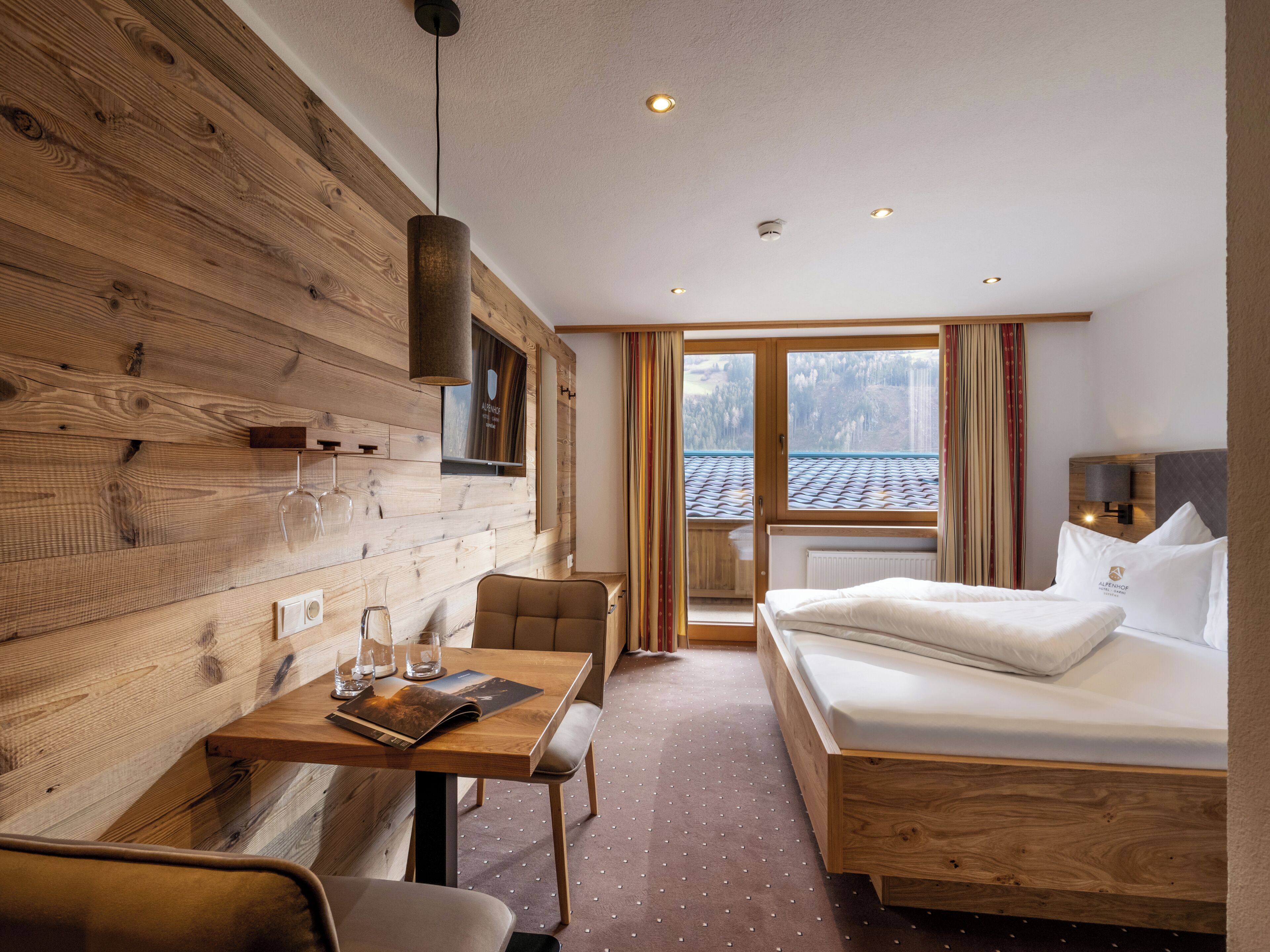 Sengetøy av topp kvalitet, memory foam-senger og safe på rommet