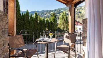 Hochwertige Bettwaren, Betten mit Memory-Foam-Matratzen, Zimmersafe