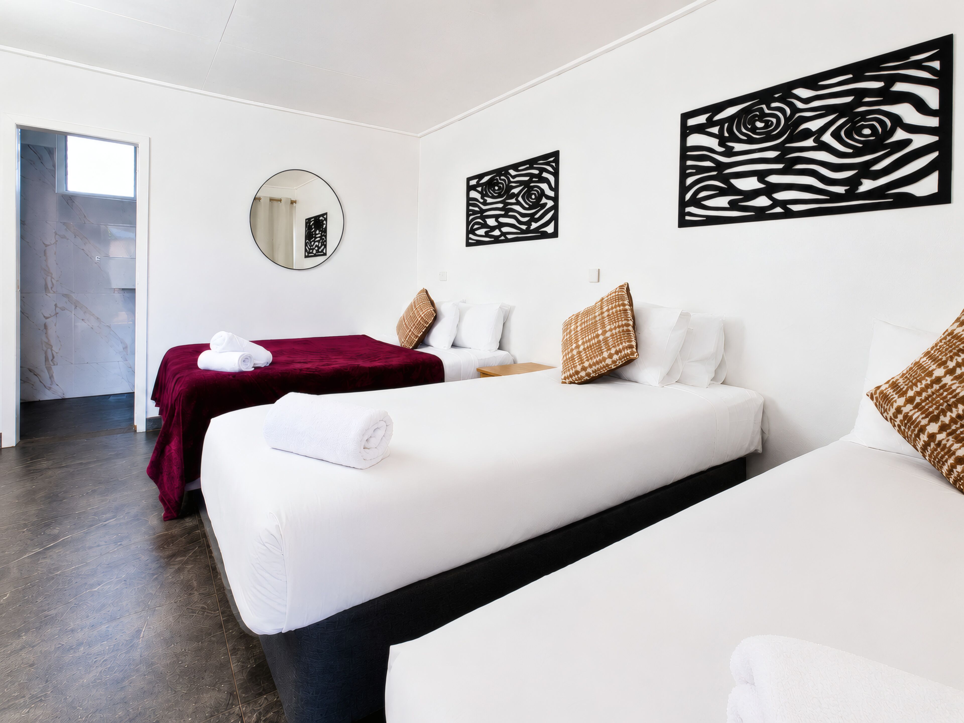 Habitación, varias camas, no fumadores | Escritorio, espacio para trabajar con un portátil, cortinas opacas