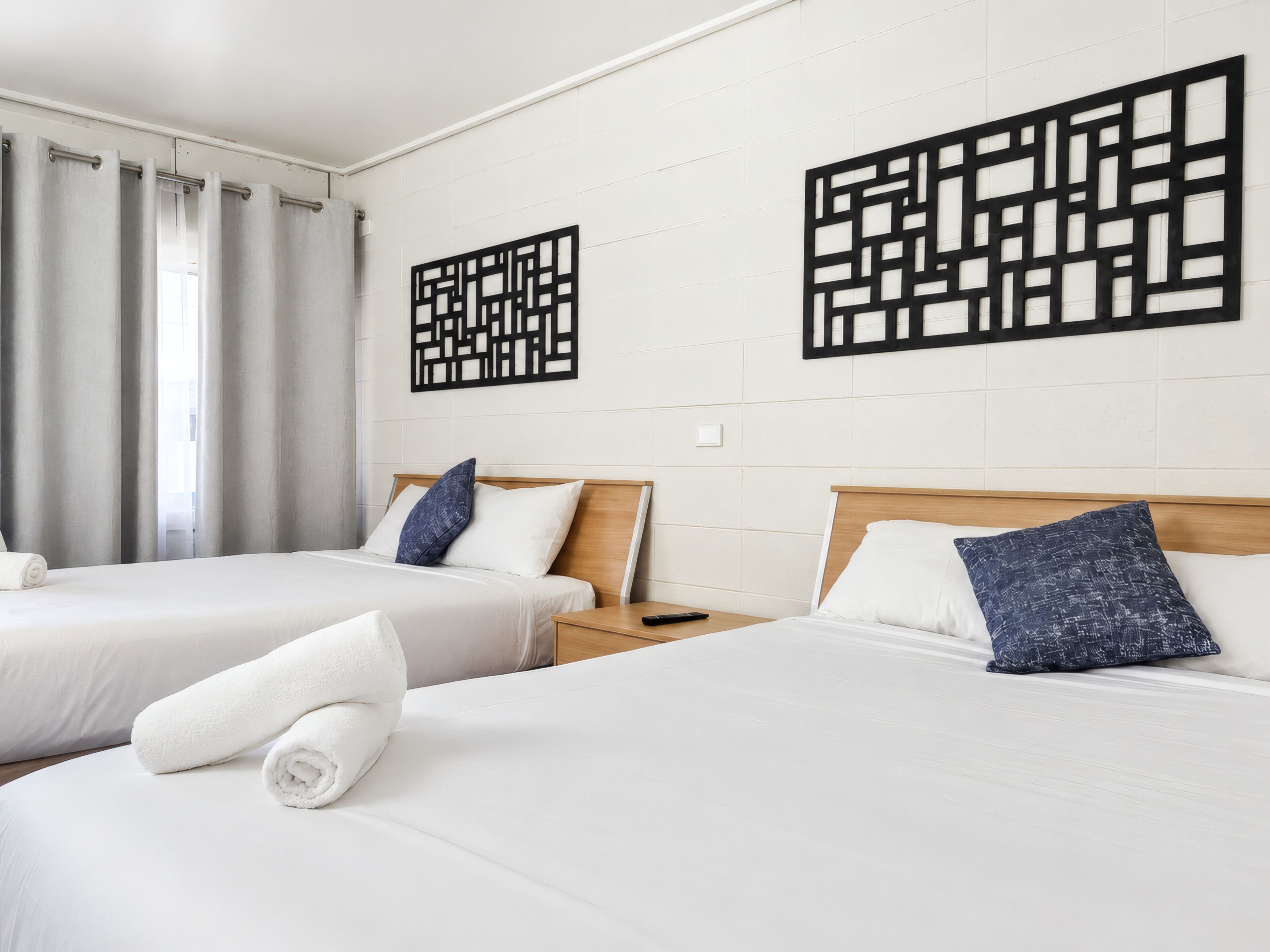 Deluxe Family Room | โต๊ะทำงาน, พื้นที่ทำงานแบบใช้แล็ปท็อป, ผ้าม่านกันแสง, ห้องเก็บเสียง