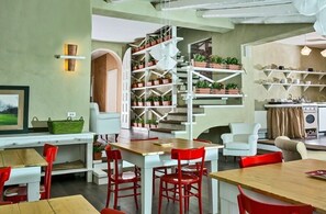 الإطلالة من المنشأة