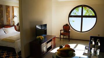 Suite | Premium bedding, minibar, in-room safe, desk