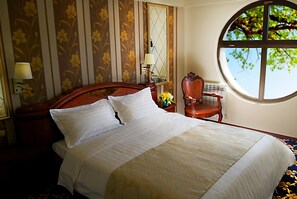 Suite | Premium bedding, minibar, in-room safe, desk - Cron Palace Tbilisi Hotel (Tbilisi)