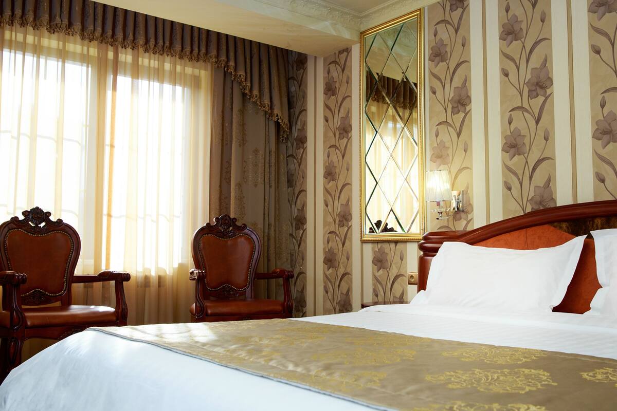 Premium bedding, minibar, in-room safe, desk