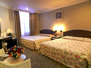 Quad Double | In-room safe, desk, free WiFi, bed sheets - Hotel Rosa Passadena (Brinchang)