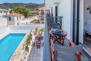 Triple Room, 1 Bedroom | Pillowtop beds, in-room safe, free WiFi, bed sheets - Hotel Amalia (Skopelos)