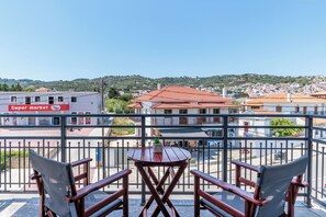 Pillowtop beds, in-room safe, free WiFi, bed sheets