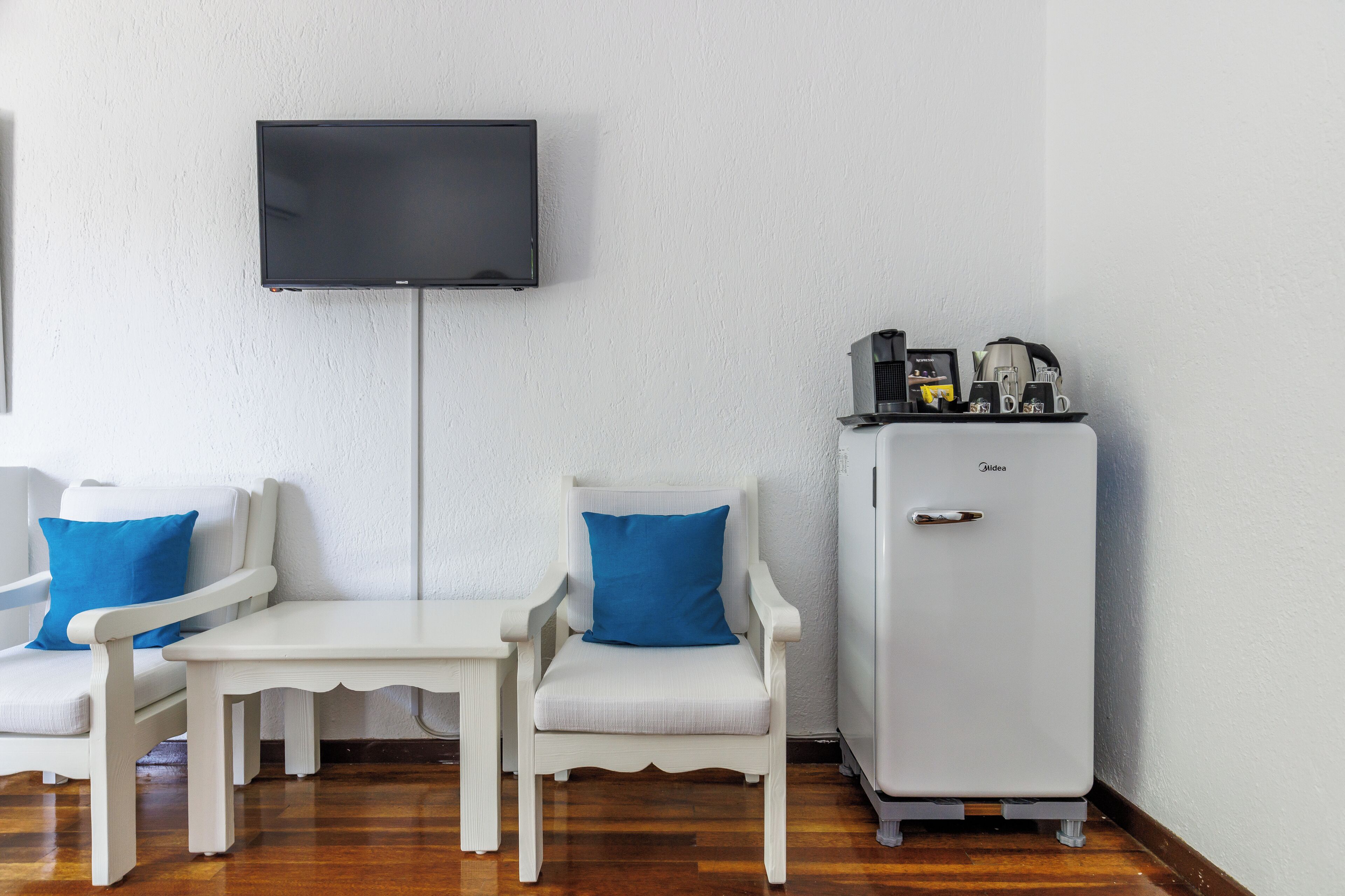 economy room, 1 double bed | 2 bedrooms, pillow-top beds, in-room safe, free wifi