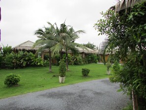 BBQ/picnic Area - The Park Drive-Thru Check-In Resort (Thanyaburi)