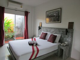 Deluxe Room | Desk, free WiFi