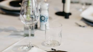 Lunch and dinner served