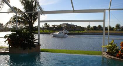 Villa Retreat - Exquisite Gulf Access