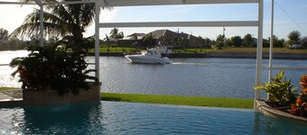 Villa Retreat - Exquisite Gulf Access