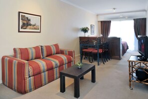 Superior-Studio | Zimmersafe, Verdunkelungsvorhänge, schallisolierte Zimmer