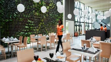 Aperto a colazione, pranzo e cena, cucina africana