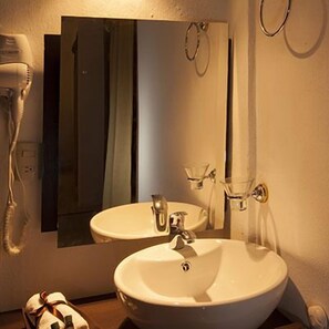 Bathroom sink - Hotel Casa Rua (Oaxaca)