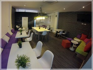 Restaurant - Chameleon Hostel (Alicante)