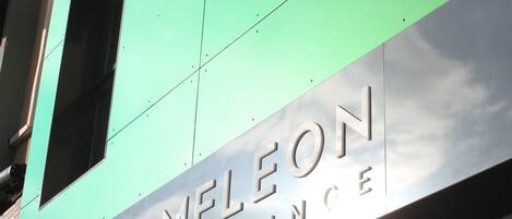 Vista frontal de la propiedad