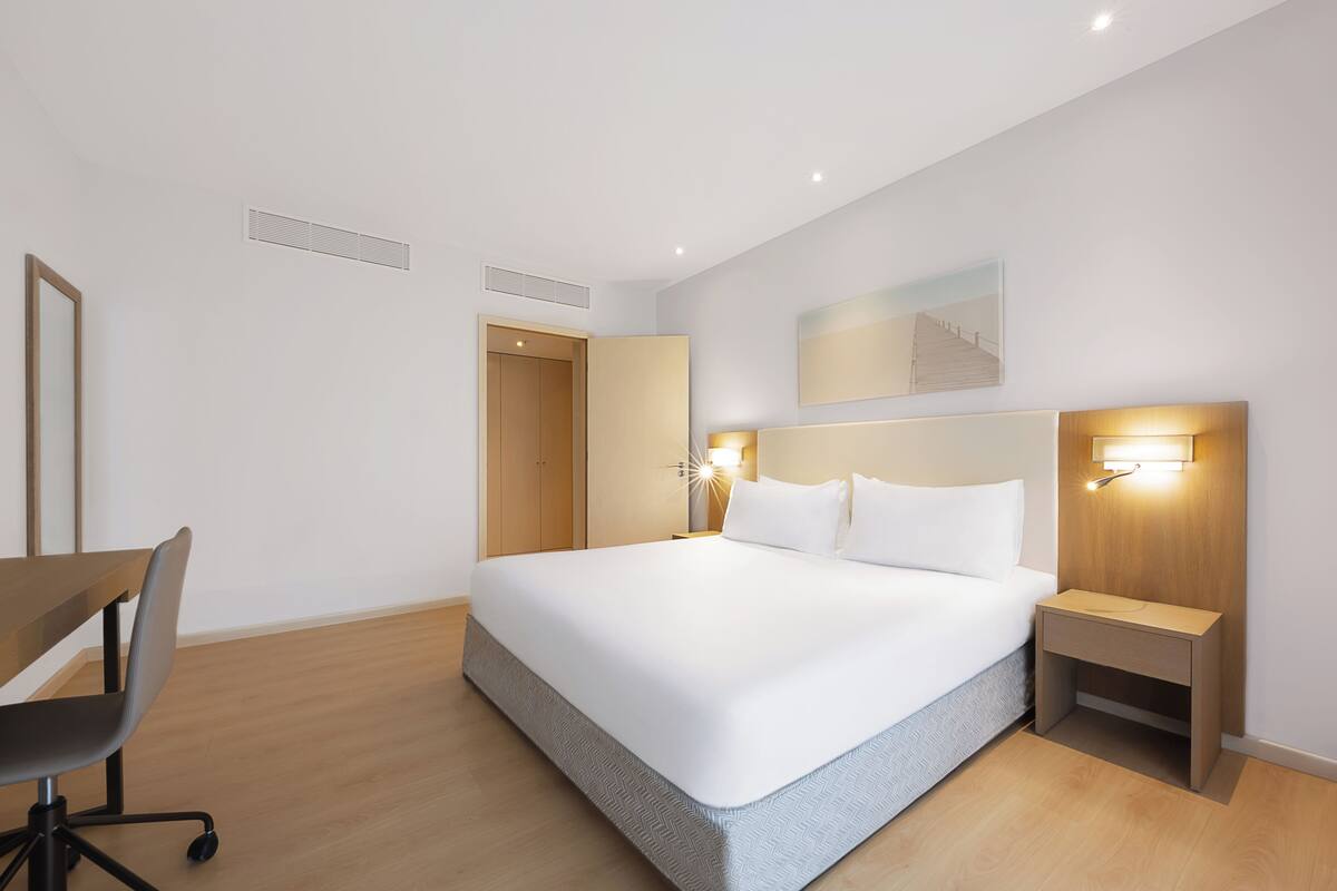 Minibar, in-room safe, desk, soundproofing