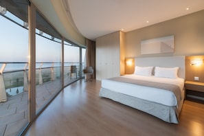 Minibar, in-room safe, desk, soundproofing