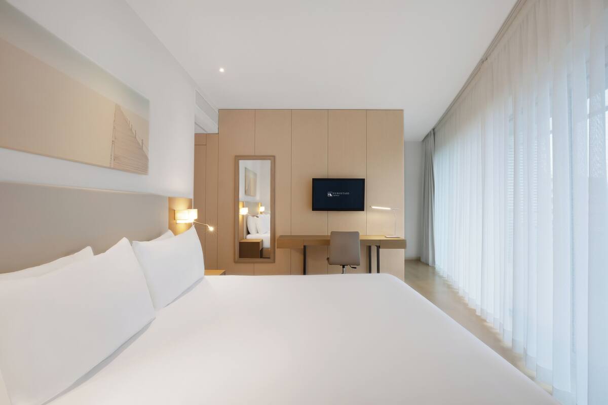 Minibar, in-room safe, desk, soundproofing