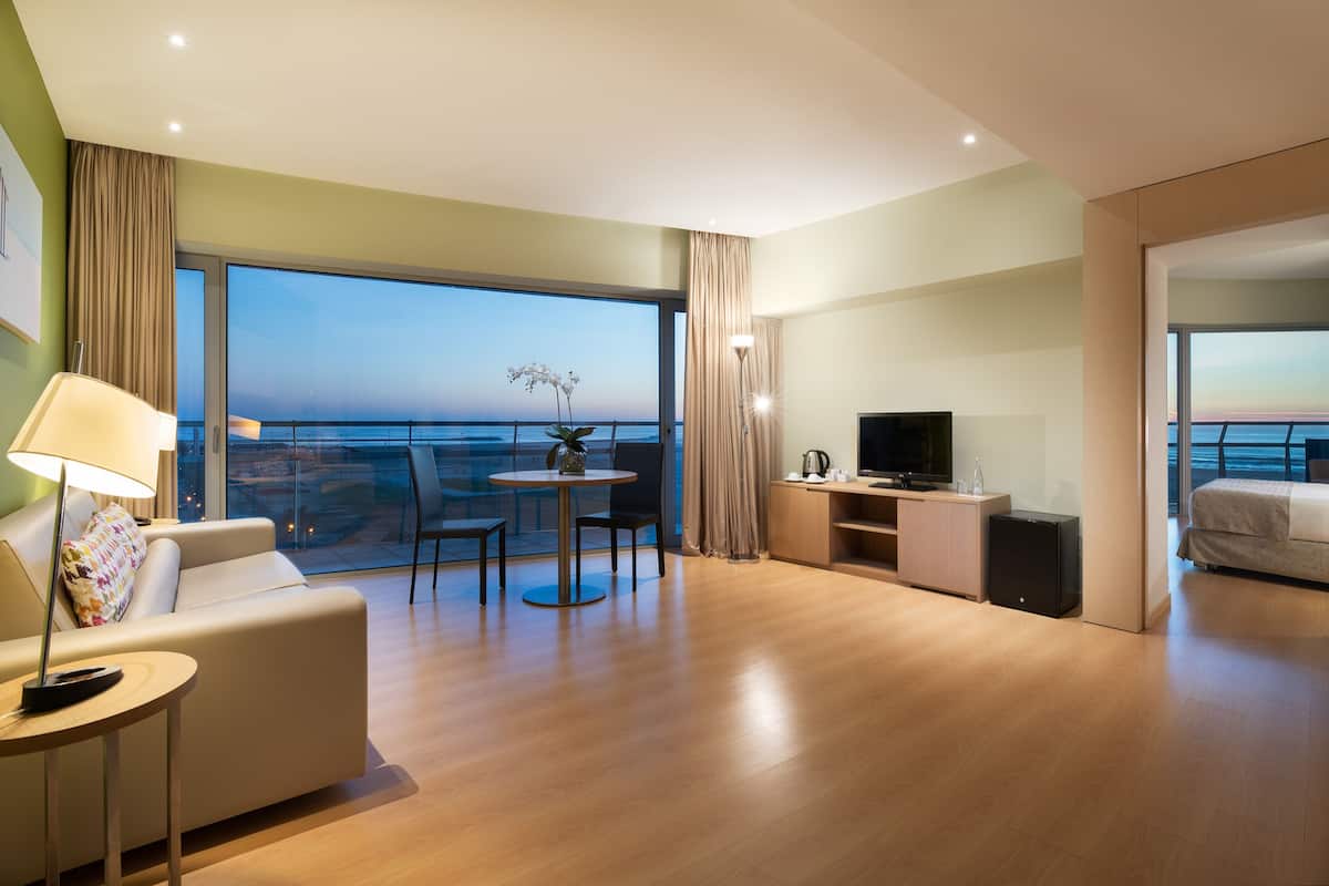 Minibar, in-room safe, desk, soundproofing