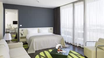 Premier Suite | Minibar, in-room safe, desk, soundproofing