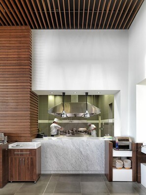 Breakfast, lunch, dinner served; international cuisine  - Workinn Hotel (Cayirova)