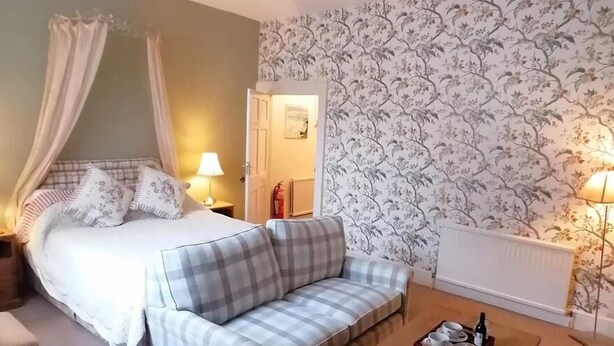 Luxury Double Room, Ensuite - Anzac Street Bistro (Dartmouth)