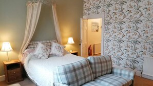 Luxury Double Room, Ensuite - Anzac Street Bistro (Dartmouth)