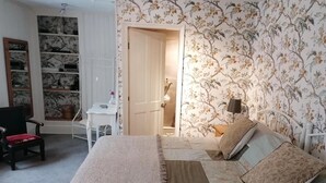 Classic Double Room, Ensuite - Anzac Street Bistro (Dartmouth)