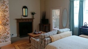 Luxury Double Room, Ensuite - Anzac Street Bistro (Dartmouth)