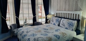 Egyptian cotton sheets, premium bedding, in-room safe - By the Seaside (Blackpool)