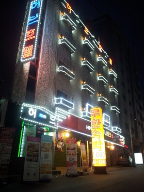 Front of property - evening/night - Hotel Vedu Juan Station (Incheon)