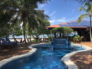 2 outdoor pools, pool loungers