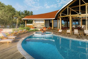 2 outdoor pools, pool loungers - Ray Caye Private Island Resort (Placencia)