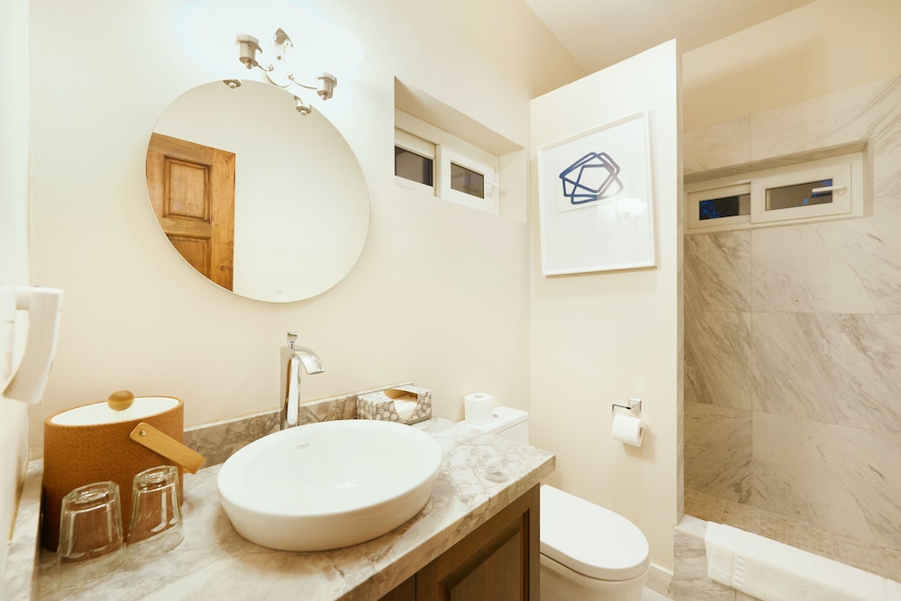 Ray Caye Island Resort by null