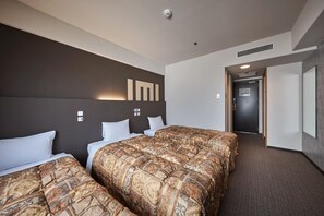 Basic Triple Room | Blackout drapes, iron/ironing board, free WiFi, bed sheets - Kyoto Rich Hotel (Kyoto)