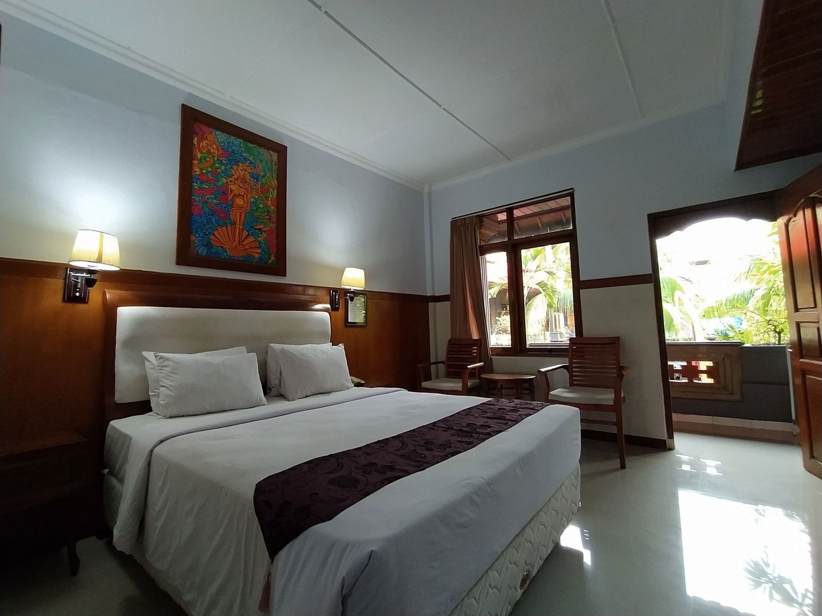 Bàn, phòng cách âm, giường gấp/giường phụ (phụ phí) 