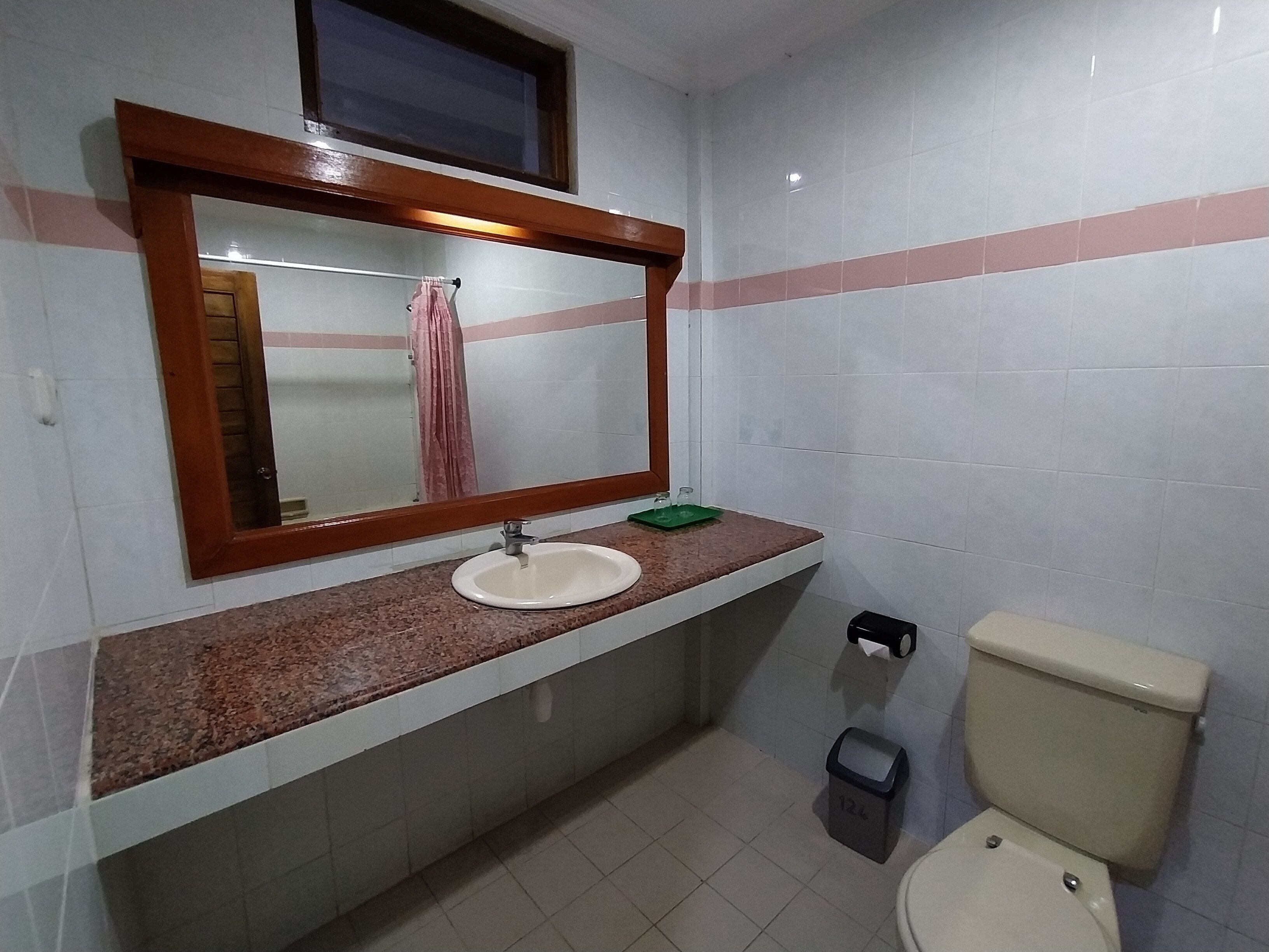 deluxe room | bathroom sink