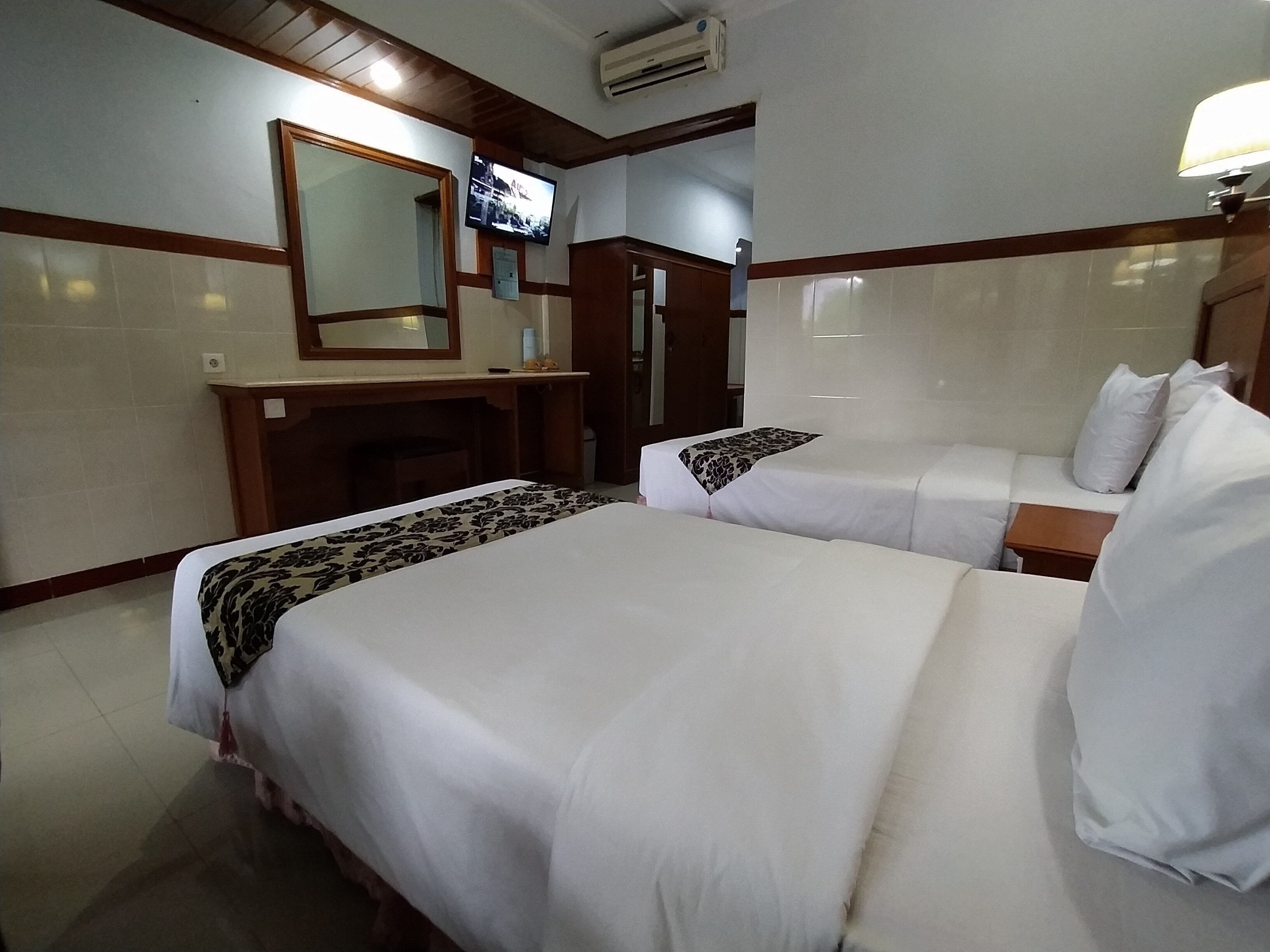 deluxe room | desk, soundproofing, rollaway beds, free wifi