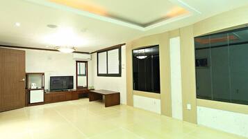 Junior Suite (Ondol - Korean traditional bed type)