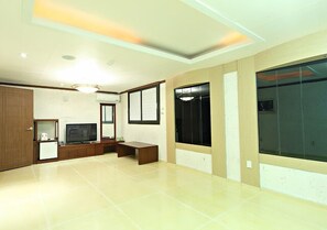 Junior Suite (Ondol - Korean traditional bed type)