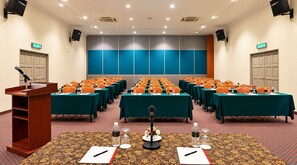 A conference room with rows of tables, chairs, a podium, and a stage. - Hotel Seri Malaysia Alor Setar (Alor Setar)