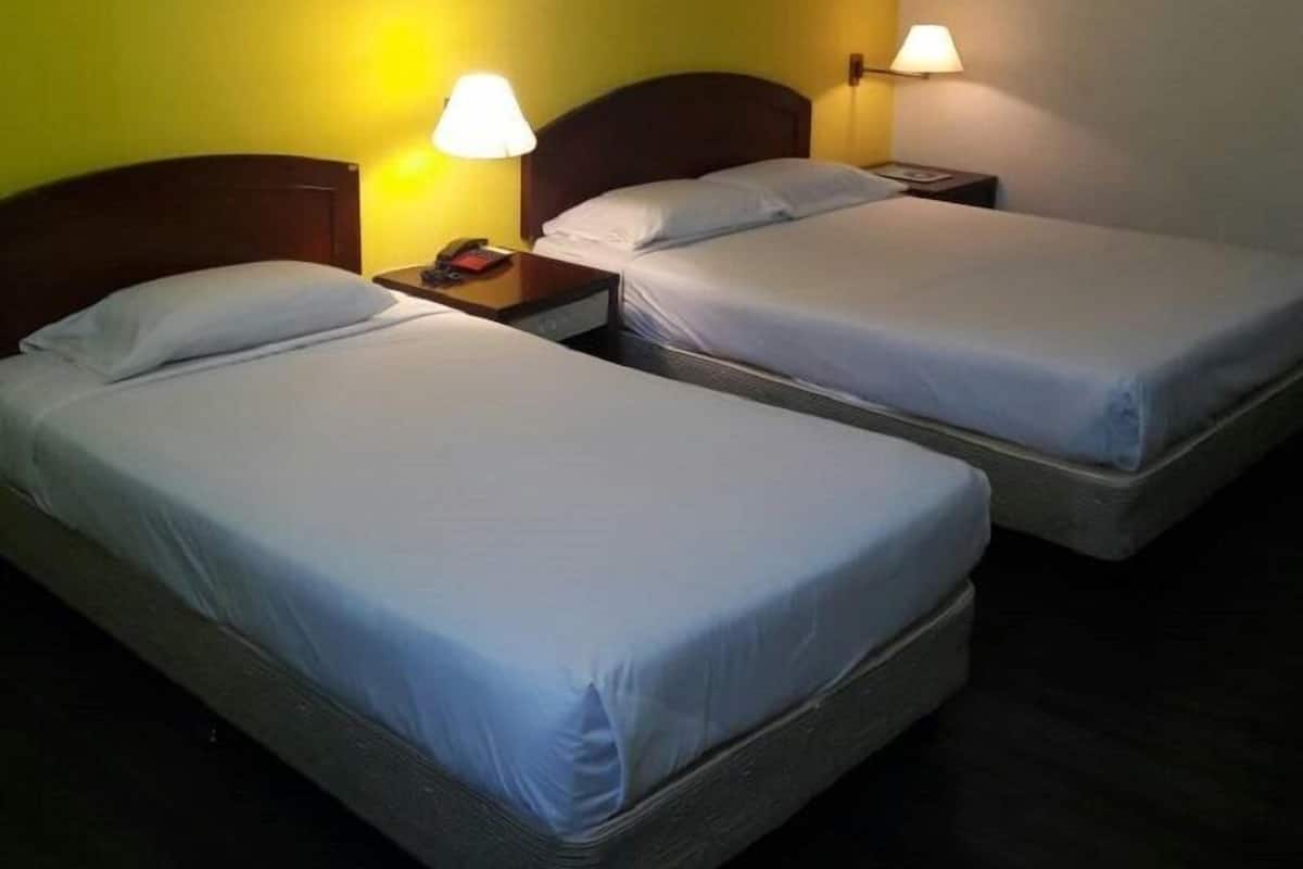 Family Room | In-room safe, desk, iron/ironing board, free WiFi