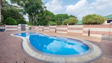 Kolam renang outdoor