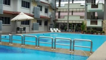 Kolam renang terbuka