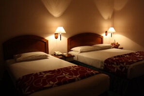 Family Room | Desk, soundproofing, iron/ironing board, bed sheets - Hotel Seri Malaysia Kuala Terengganu (Kuala Terengganu)