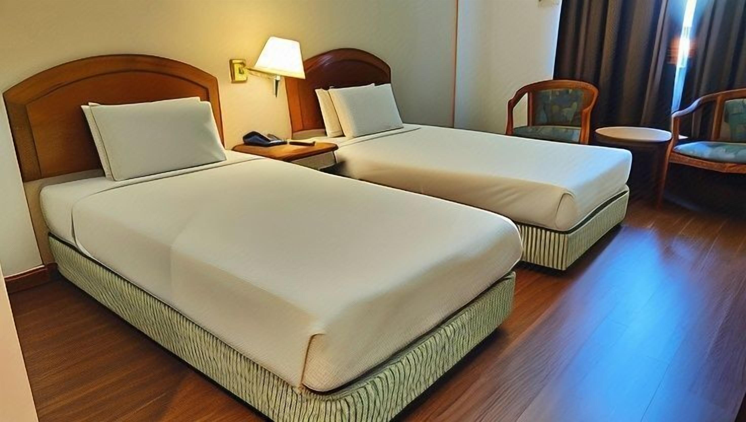 Desk, soundproofing, iron/ironing board, bed sheets